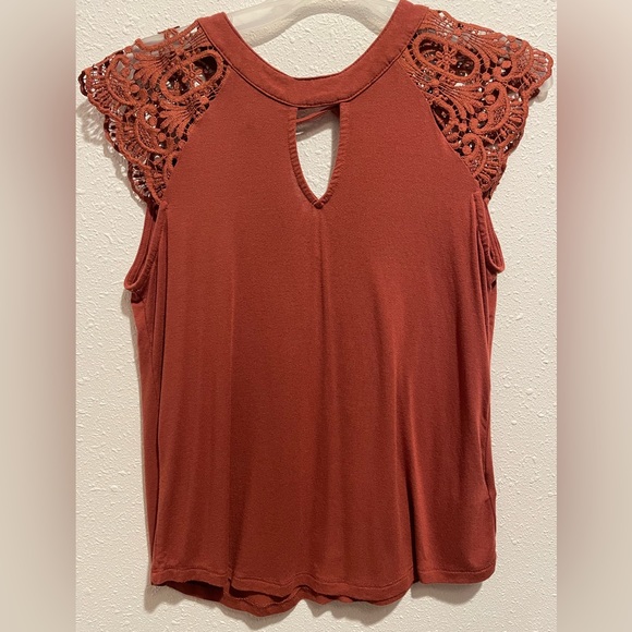 Women’s dress top with lacy sleeves - Picture 2 of 5